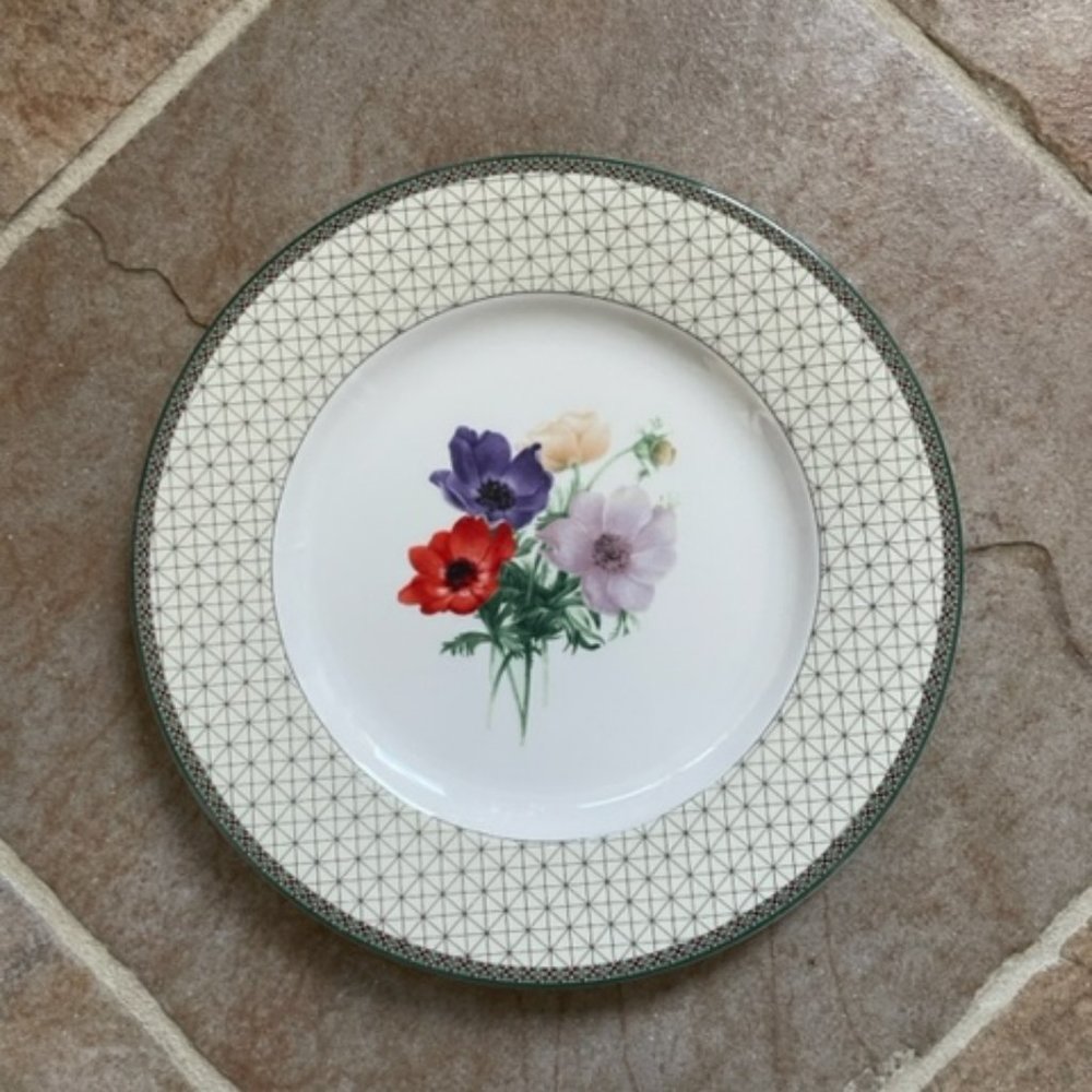 MIKASA Poppy Memory Salad/Dessert Plate - RETIRED - Pristine Condition